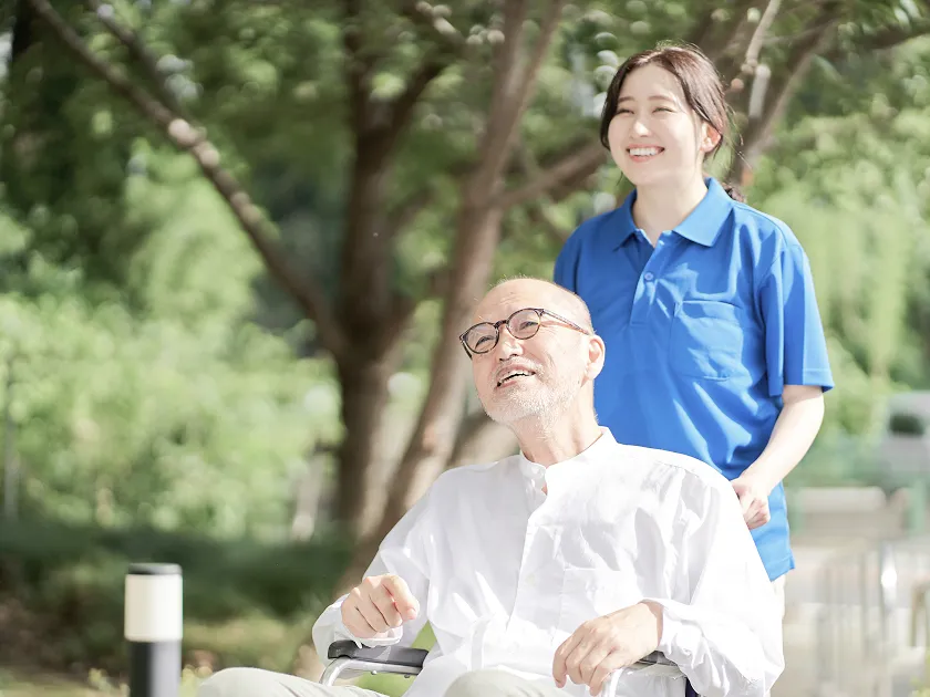 外出の付き添いをしている様子